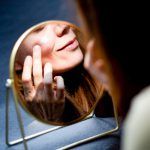 چگونه می توانیم پوستی درخشان و شفاف داشته باشیم؟